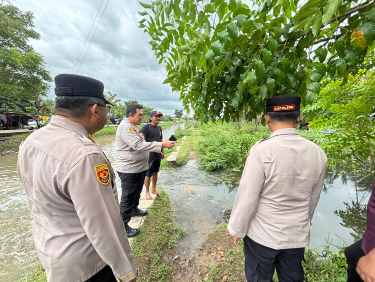 Kapolresta Yudha Satria Turun Langsung Salurkan Bantuan Korban Banjir di Kasemen
