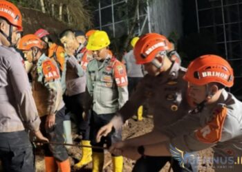 Gerak Cepat Tim SAR Sat  Brimob Polda Jabar, Enam Korban Longsor di Cisempur Berhasil Dievakuasi