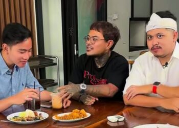 Usai “Mens Rea” Pandji, Coki–Tretan Hadirkan Humor Ringan Libatkan Gibran