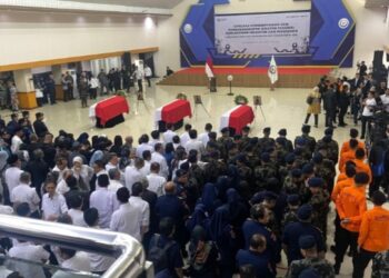 Menteri KKP Trenggono Mendadak Pingsan di Tengah Upacara Korban Pesawat ATR 42-500