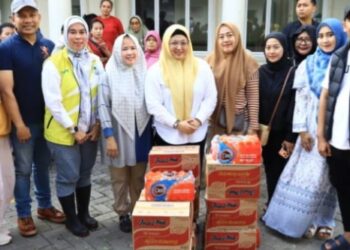 Wabup Tangerang Intan Nurul Hikmah Tinjau Banjir di Kresek, Warga Diberi Bantuan Logistik