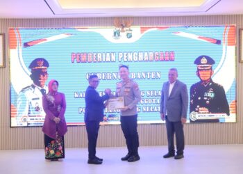 Kapolres Tangsel Terima Penghargaan Dari Gubernur Banten Keberhasilan Program CETAR