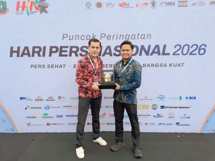 Iwakum Terima Penghargaan pada Peringatan Hari Pers Nasional 2026