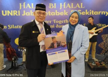 Rektor UNRI Prof. Sri Indarti Hadiri Halal Bi Halal IKA UNRI di Tangerang, Terima Kalender PPWI Go To UN 2026