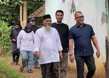 DPR RI Fraksi Nasdem Gandeng Warga Pandeglang Gotong Royong Bangun Jembatan