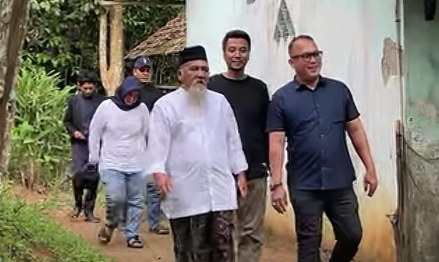 DPR RI Fraksi Nasdem Gandeng Warga Pandeglang Gotong Royong Bangun Jembatan