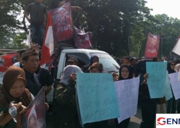 Gabungan Ormas Geruduk Gedung DPRD Lebak Banten