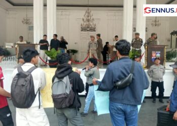 Pemuda Peduli Anti Korupsi  Bogor Raya Menggelar Aksi Unjuk Rasa di Depan Balai Kota