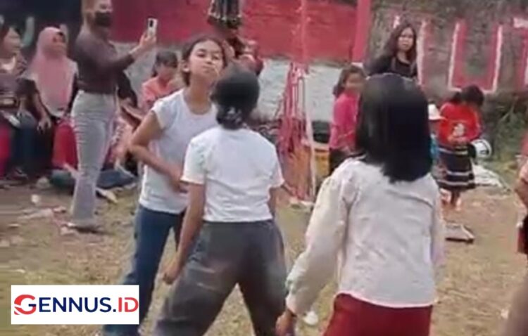 Asiknya Lomba Makan Kerupuk “Kemeriahan Warga Gardu Raya Dihari HUT RI Ke-81 Tahun Indonesia