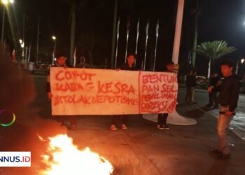 Aksi Bakar Ban, PPAK Jilid III Desak Pemkot Bongkar Polemik Kabag Kesra