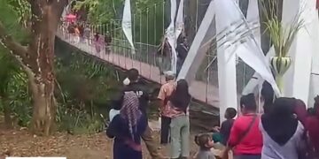 Detik-detik Jembatan Gantung Ambruk Saat Diresmikan Bupati Pangandaran