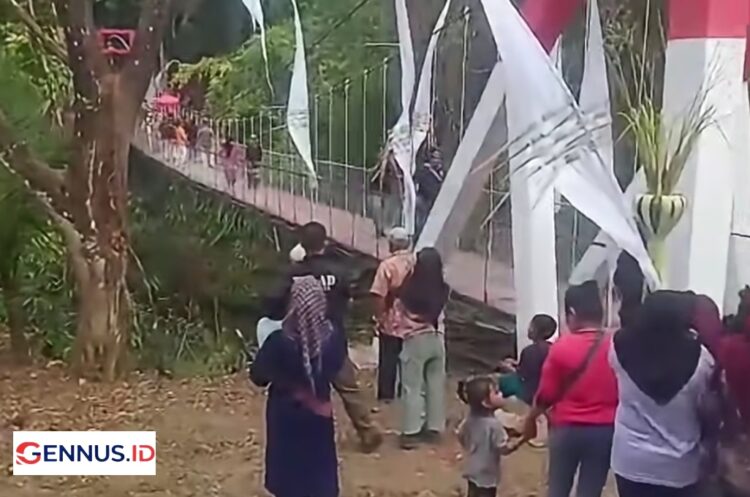 Detik-detik Jembatan Gantung Ambruk Saat Diresmikan Bupati Pangandaran