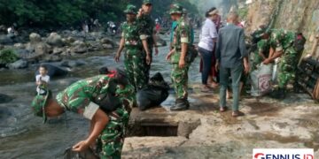 Pusdikzi Pusziad Turun ke Ciliwung, 250 Prajurit Bersama Warga dan Berbagi 200 Paket Sembako