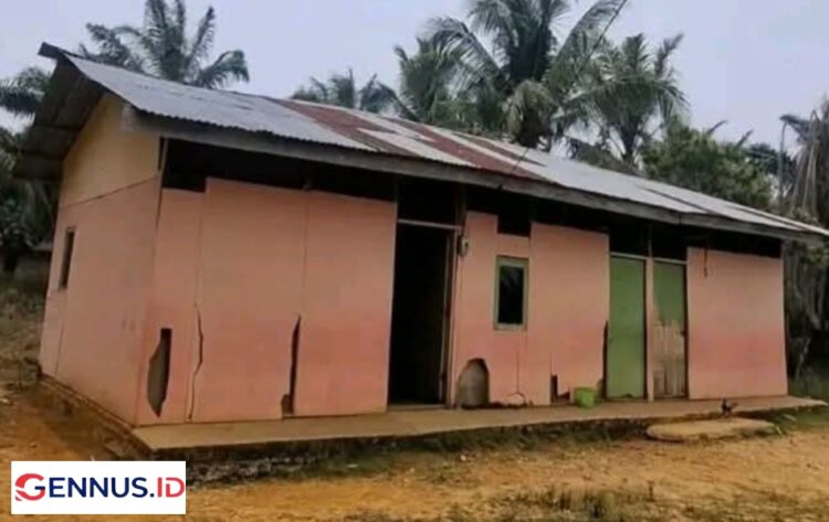 Guru yang Viralkan Sekolah Berdinding Triplek Klarifikasi dan Minta Maaf, Diduga ada Intervensi?